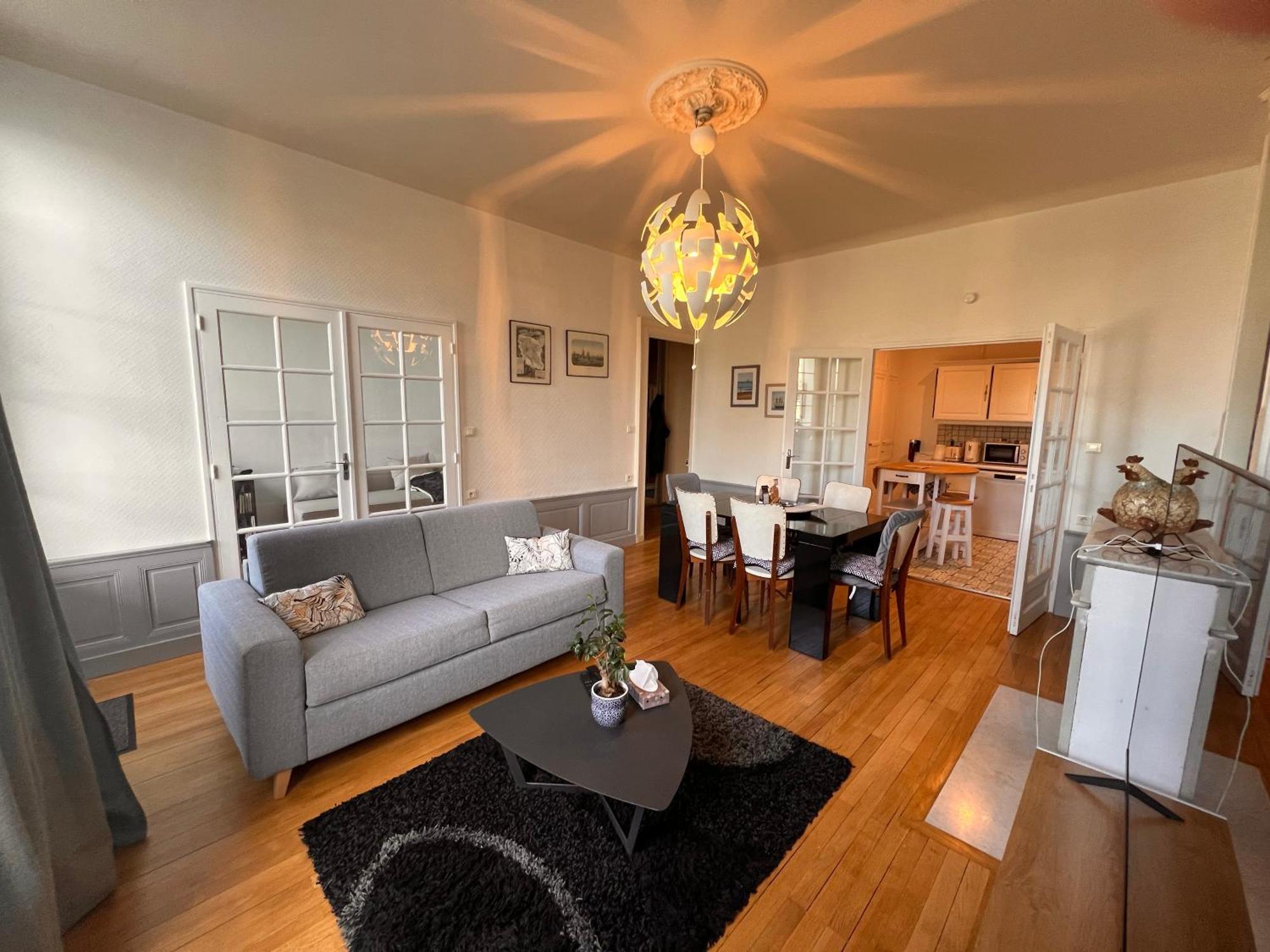 La Colbertine - Charming Apartment In Place Colbert โรชฟอร์ ภายนอก รูปภาพ