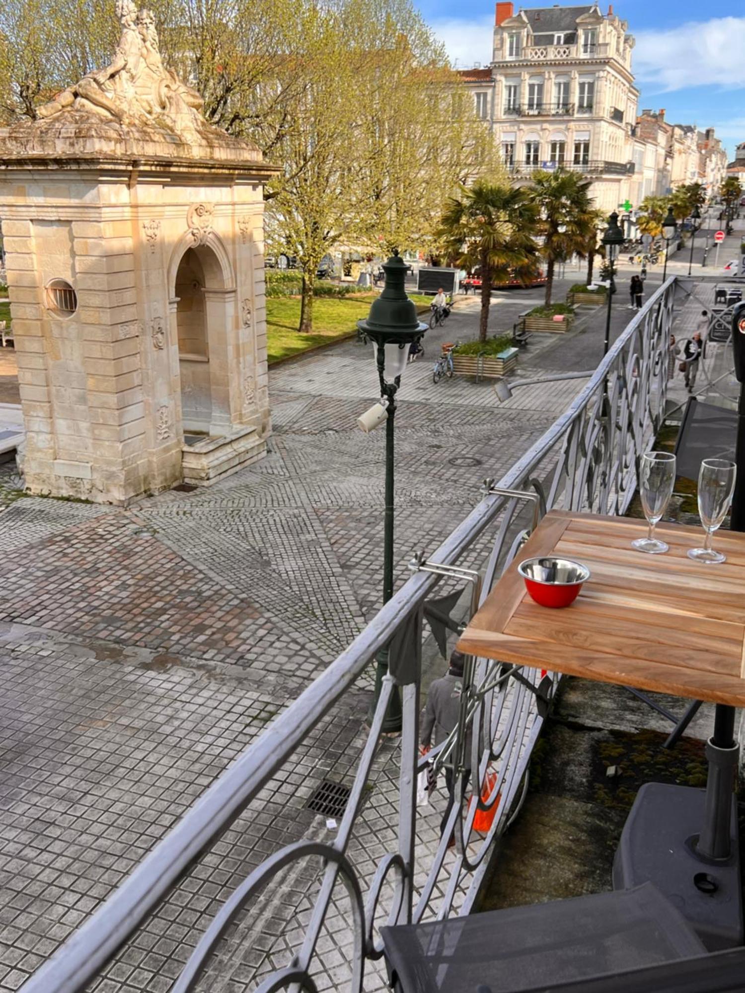 La Colbertine - Charming Apartment In Place Colbert โรชฟอร์ ภายนอก รูปภาพ